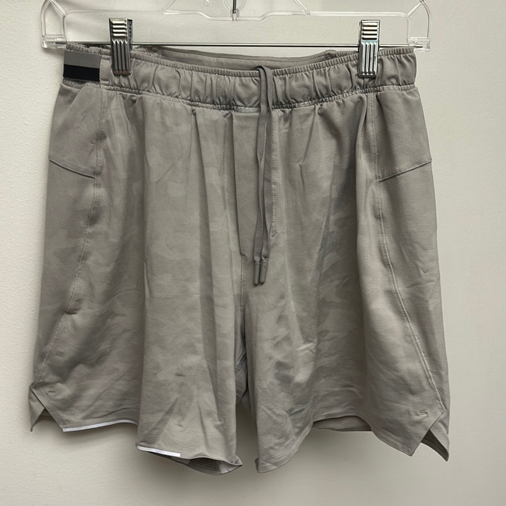 Light gray lulu camo print athletic shorts with liner 30-31